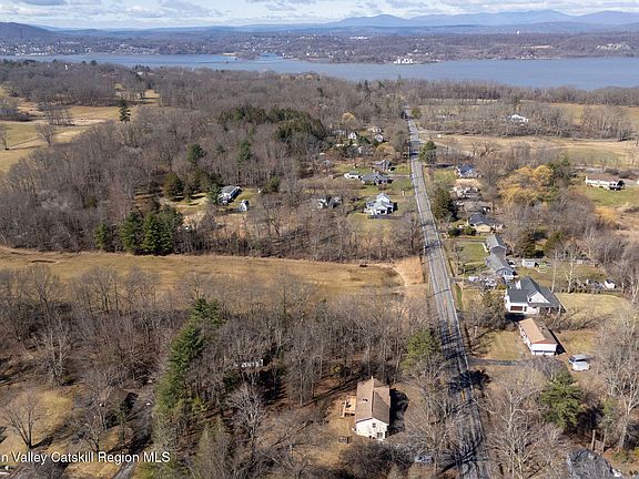 3rd image of 212 Rhinecliff Road