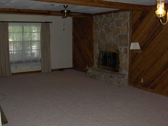 5th image of 914 Louise St