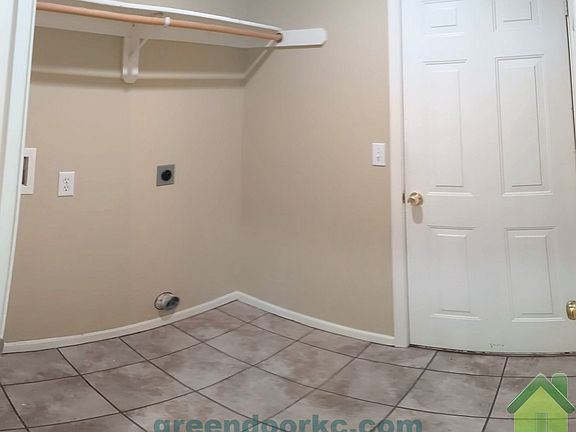2nd image of 14850 Robinson St