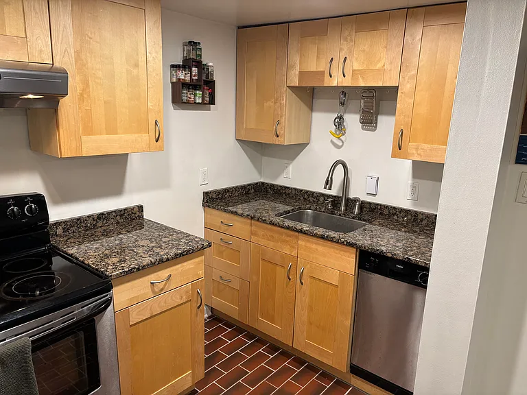 309 4th St SE #1 — Photo 14