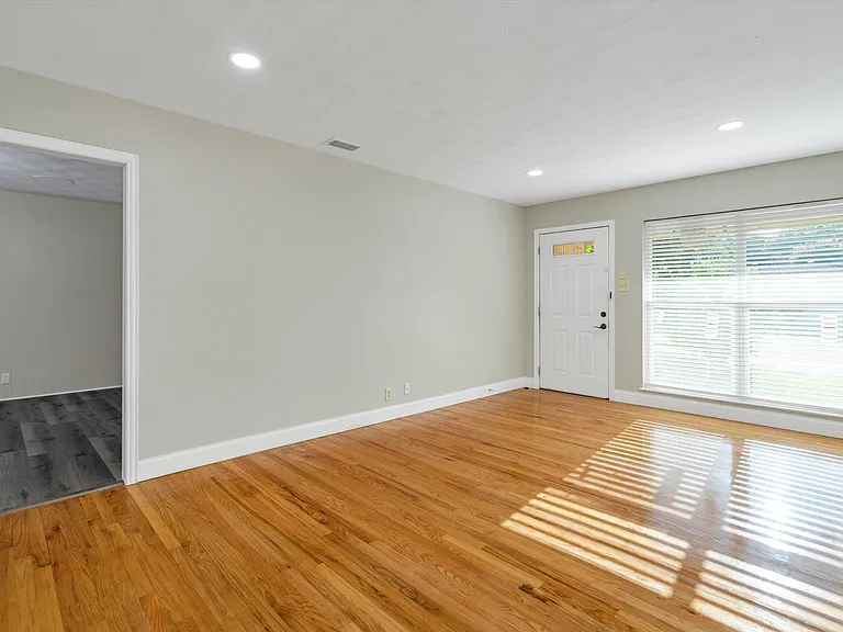 406 N Bonham Dr — Photo 7
