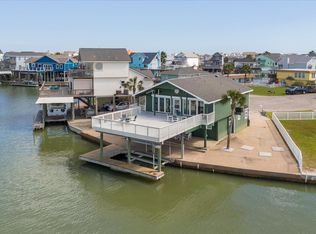 427 Tahiti Rd, Tiki Island, TX 77554