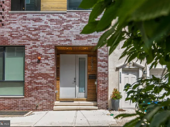 1237 Kater St, Philadelphia, PA 19147