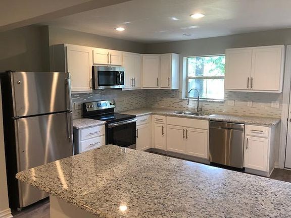 3rd image of 1525 Betsy Ln