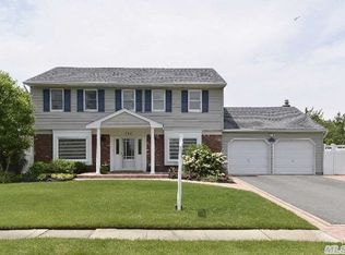 140 Pace Dr S, West Islip, NY 11795