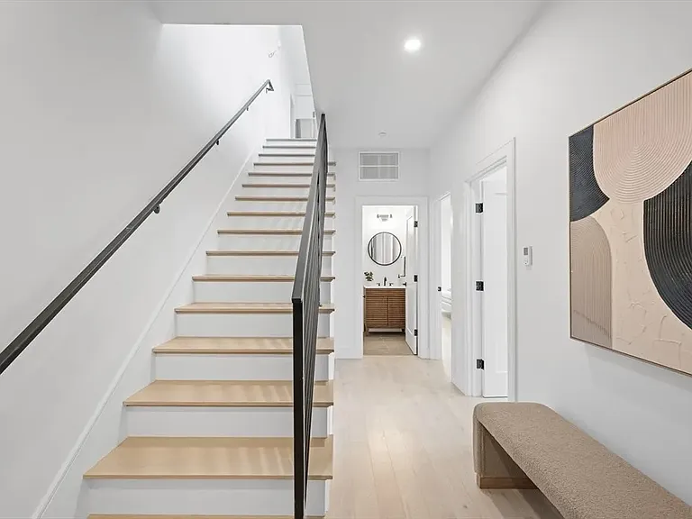 490 Bennington St #7 — Photo 9