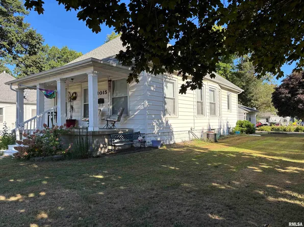 1015 E Elm St, Taylorville, IL 62568