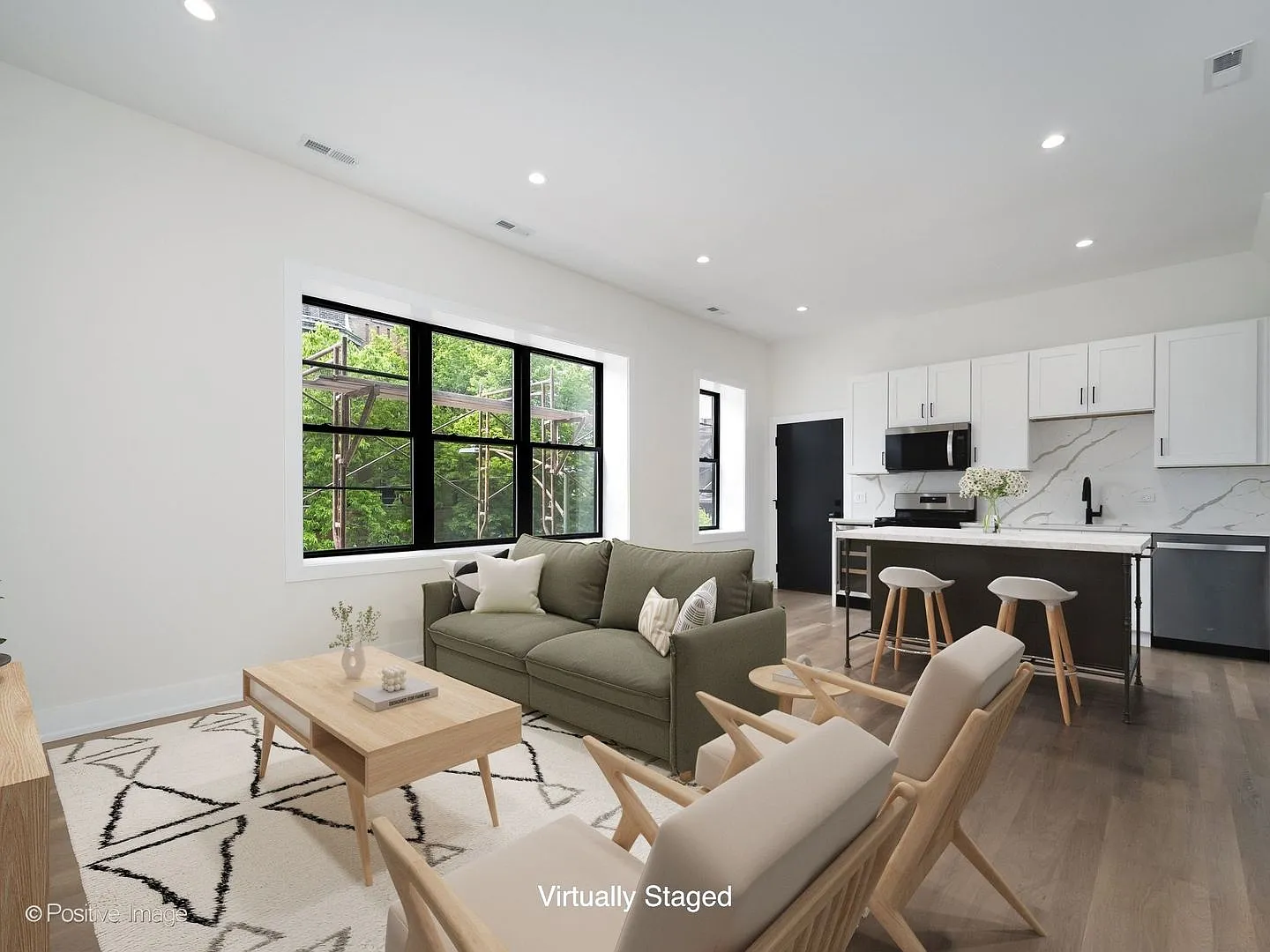 LC2 - 1500 N Western — Photo 3