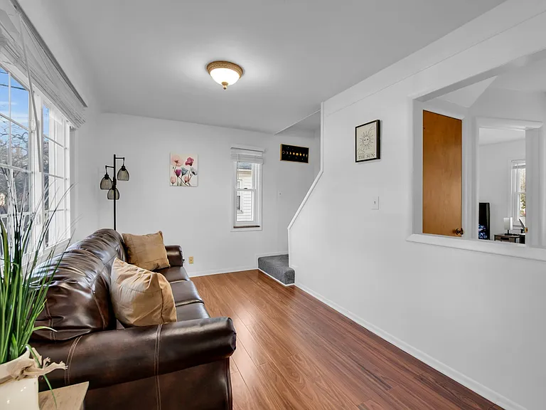 1708 Brockton Ave — Photo 8