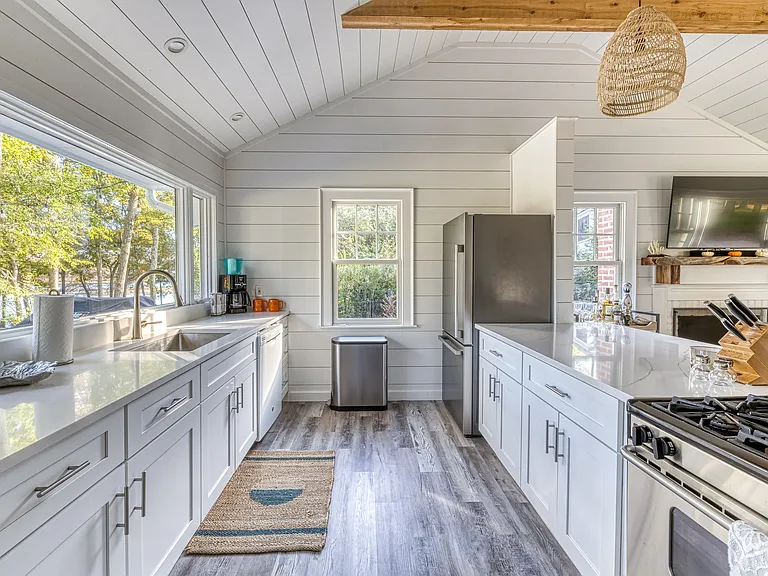 Laurel Ln — Photo 21