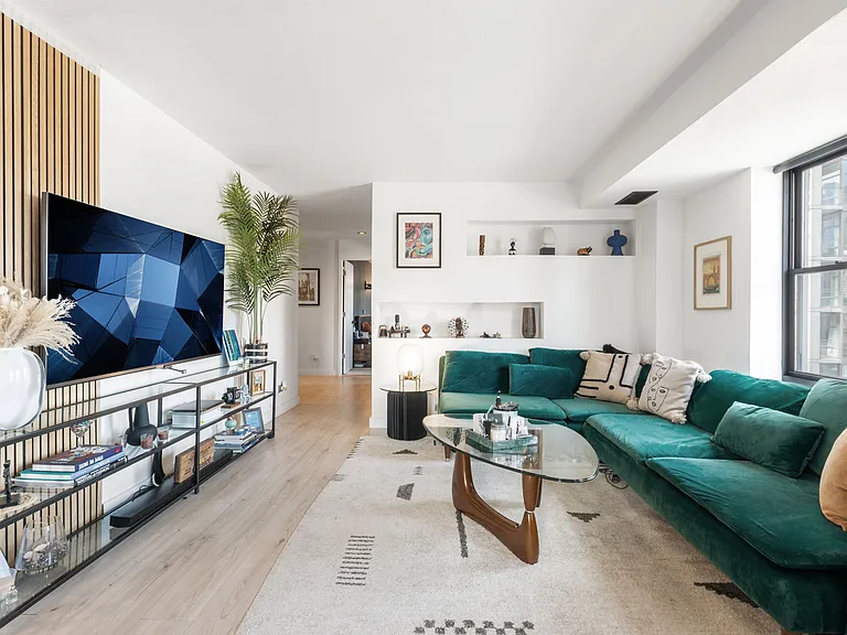 40 E 9th St #1612 — Photo 3
