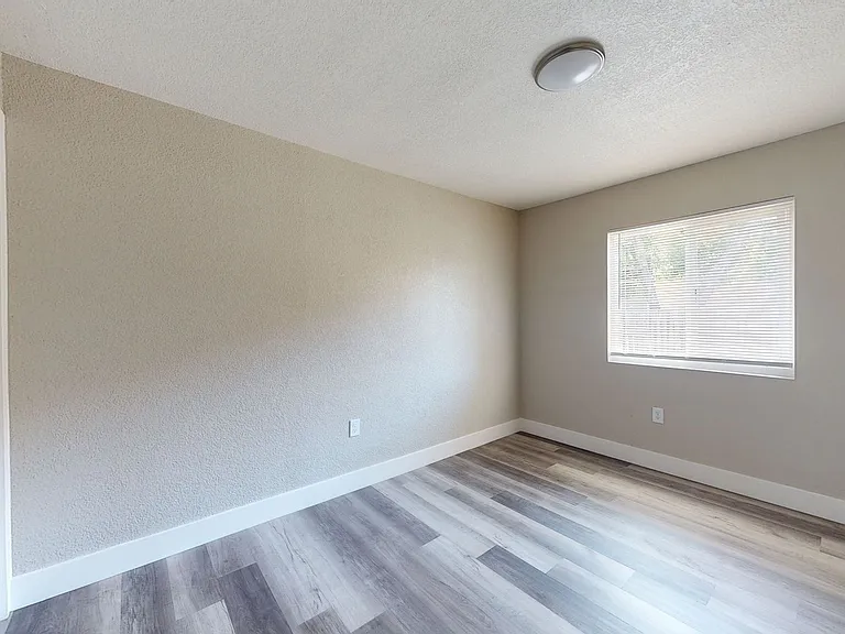 1810 E 25th Street — Photo 15