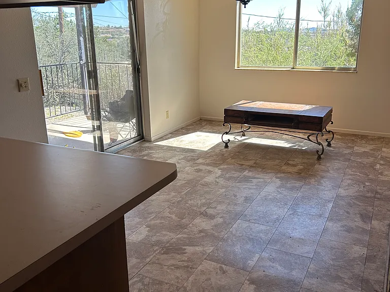 620 E 37th Pl — Photo 5