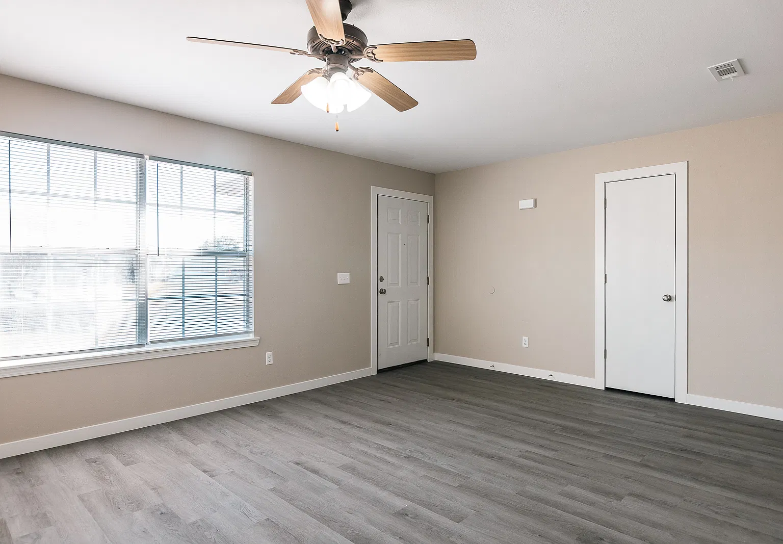 3 bed, 1250 sqft, $1,450 — Photo 3