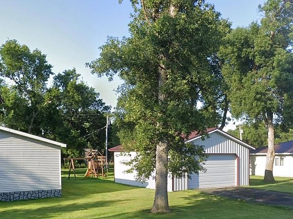 5th image of 413 Maple St