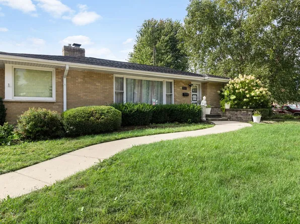 971 Demmond St, Elgin, IL 60123