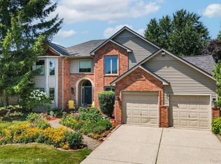 3128 Charlwood Dr, Rochester Hills, MI 48306