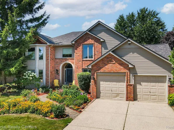 3128 Charlwood Dr, Rochester Hills, MI 48306