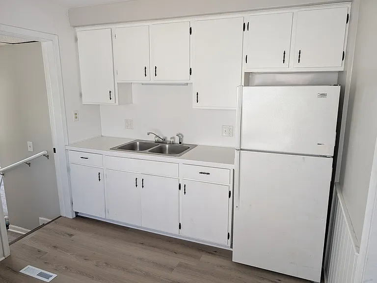 21712 Lakeview St — Photo 1