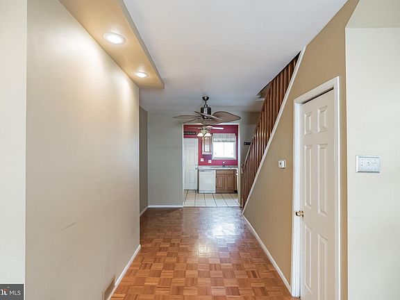 4th image of 2551 E Dakota St