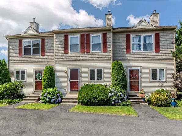 203 Fairway Dr, Coventry, RI 02816