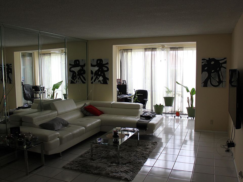 1st image of 3660 Inverrary Dr APT 3V