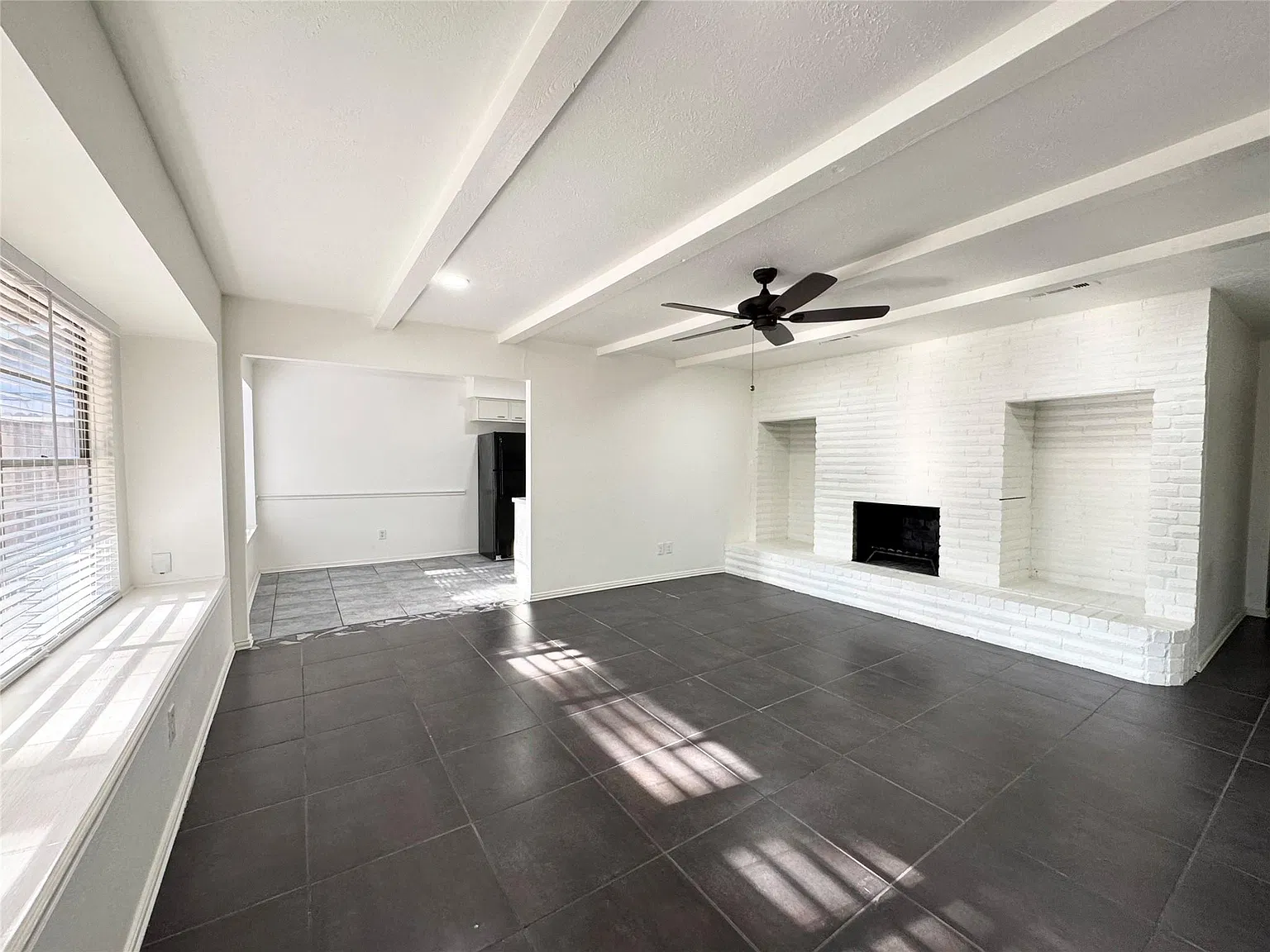 4 bed, 2.0 bath, 1480 sqft, $1,800 — Photo 3