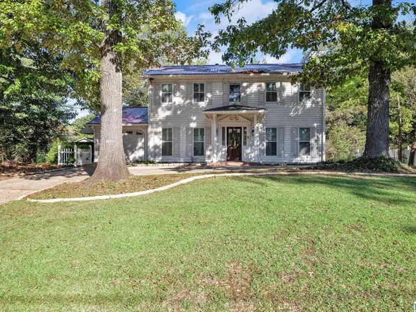 762 Oak Dr E, Trussville, AL 35173