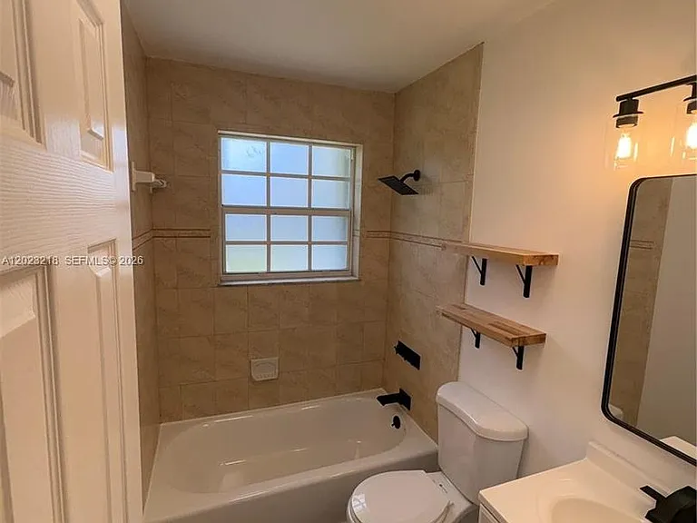 7150 SW 10th St #7150 — Photo 4