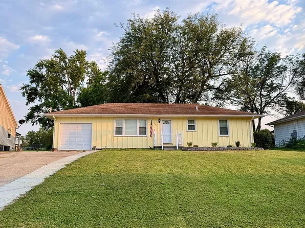 511 W 19th St, Higginsville, MO 64037