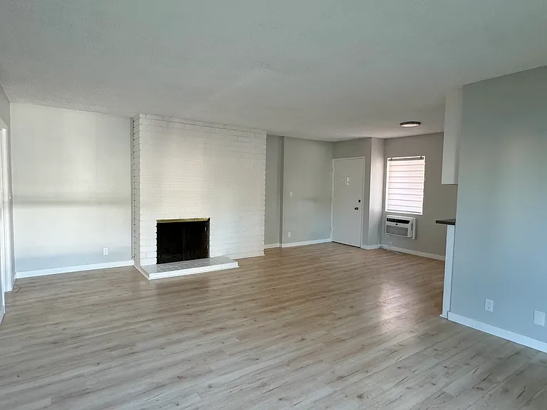 5505 Corteen Pl #7 — Photo 3