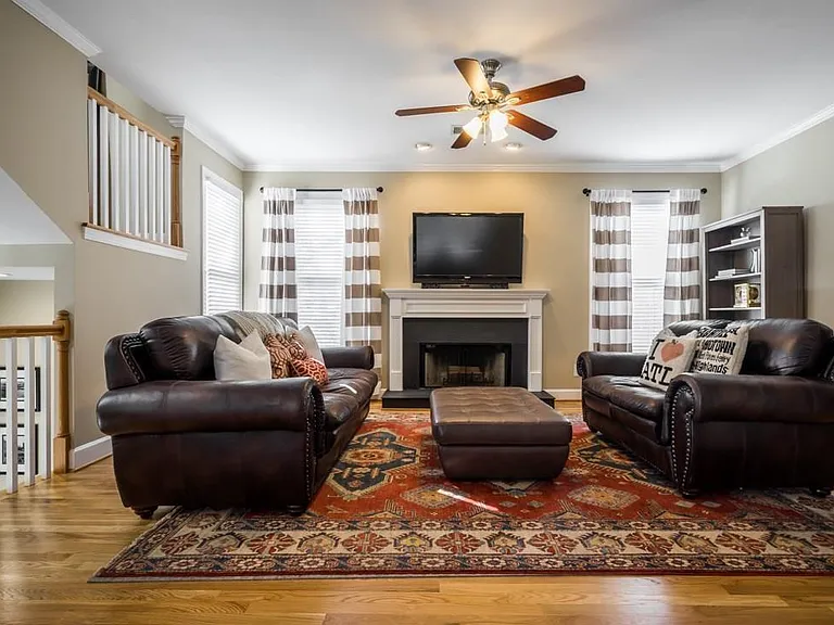691 Bonaventure Ave NE — Photo 3