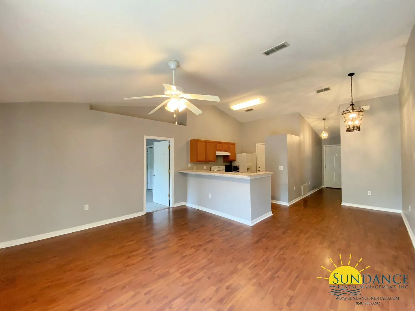 Lovely 4 Bedroom Home in Ridgecrest Subdivision — Photo 2