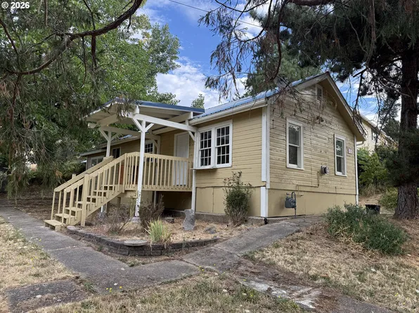 420 SW 4th Ave, Myrtle Creek, OR 97457