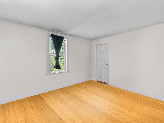 2nd image of 9 Hodges Ct Unit 1