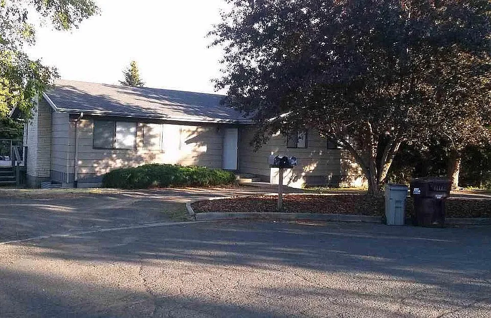 215 NW Coryell Ct