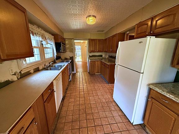 4th image of 12636 Cass Rd