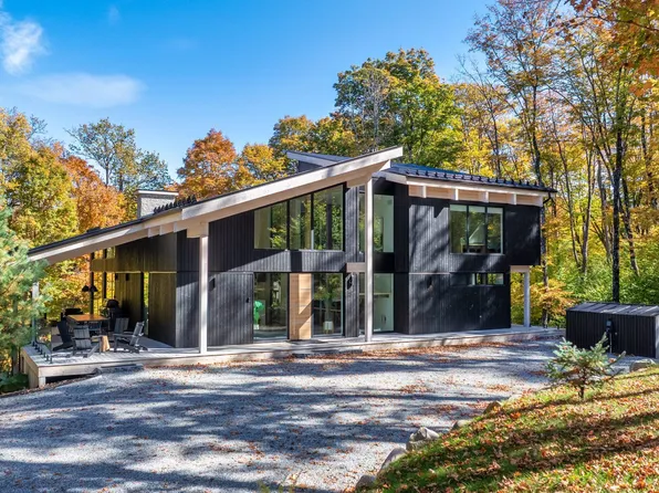 26 Chemin Du Trappeur, Mont Tremblant, QC J8E 1L7