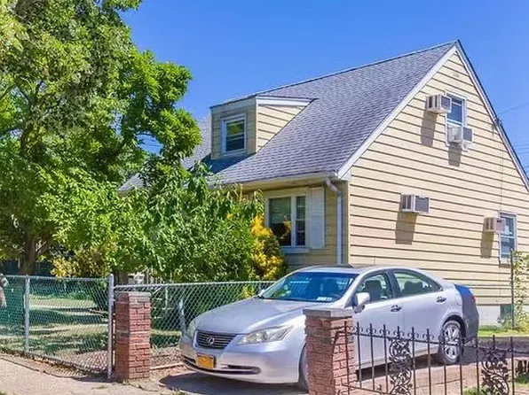 49-07 170th St, Fresh Meadows, NY 11365