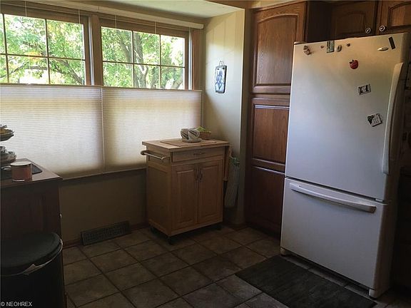 4th image of 128 Oakley Green Dr
