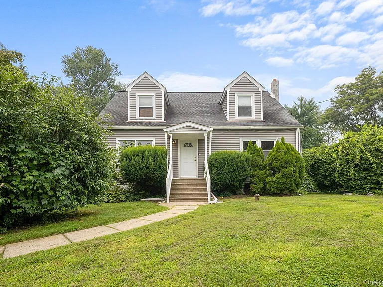 81 Blueberry Dr — Photo 1
