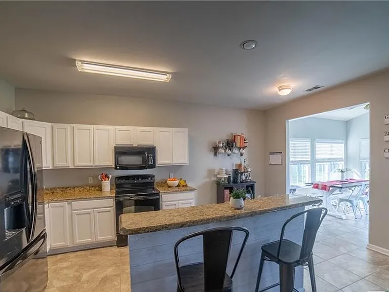 338 Scarlett Ln — Photo 12