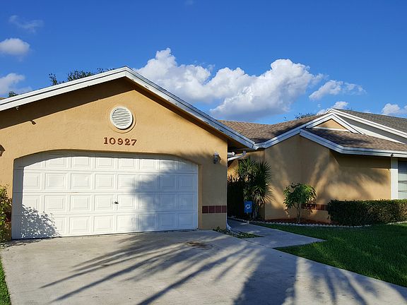2nd image of 10927 NW 32nd Pl