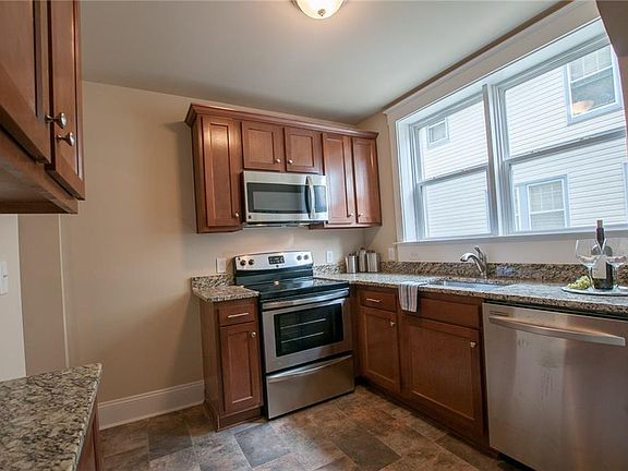 5th image of 4005 Newport Ave #A