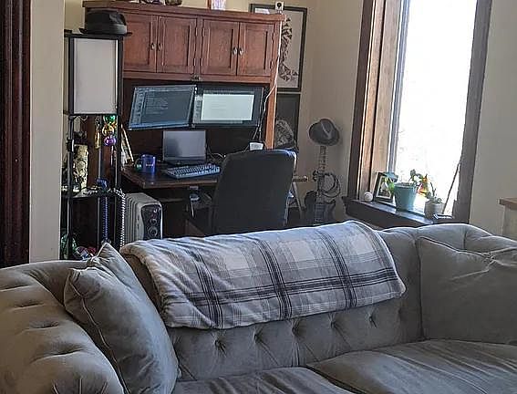 4th image of 913 W Newport Ave #3
