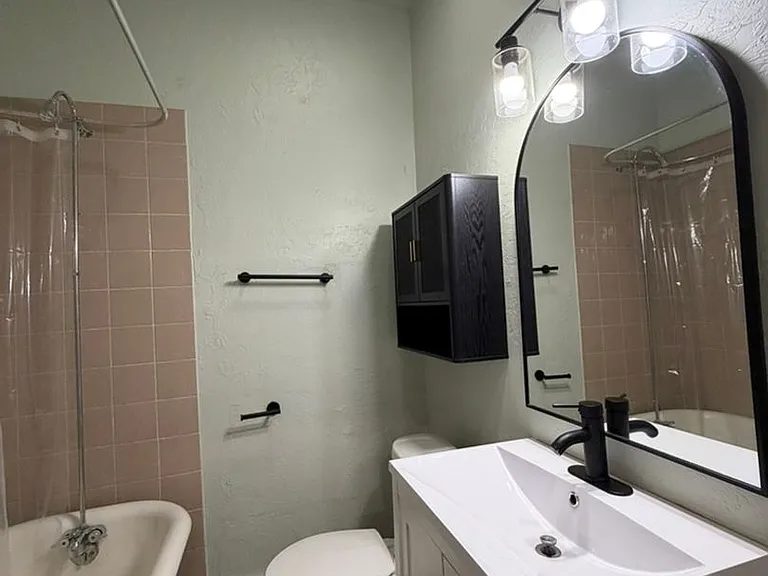 520 N Bradley St — Photo 8