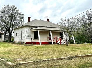 740 Herron St, Moran, TX 76464