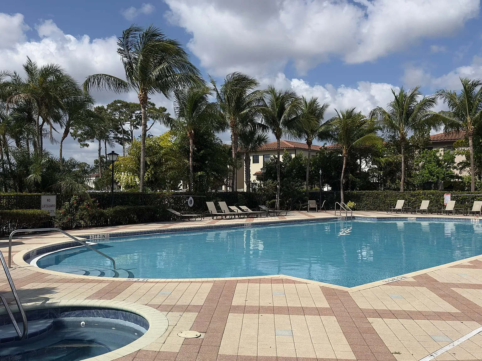 3 bed, 3.0 bath, 1311 sqft, $2,400 — Photo 3