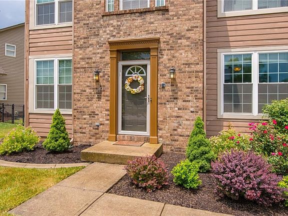 3rd image of 7934 Cobblesprings Dr