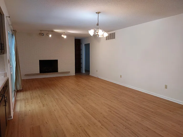 2208 Wyld Dr — Photo 9
